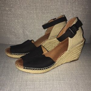 Gently Used Gentle Souls by Kenneth Cole Charli Espadrille Wedge Sandal, 8.5.